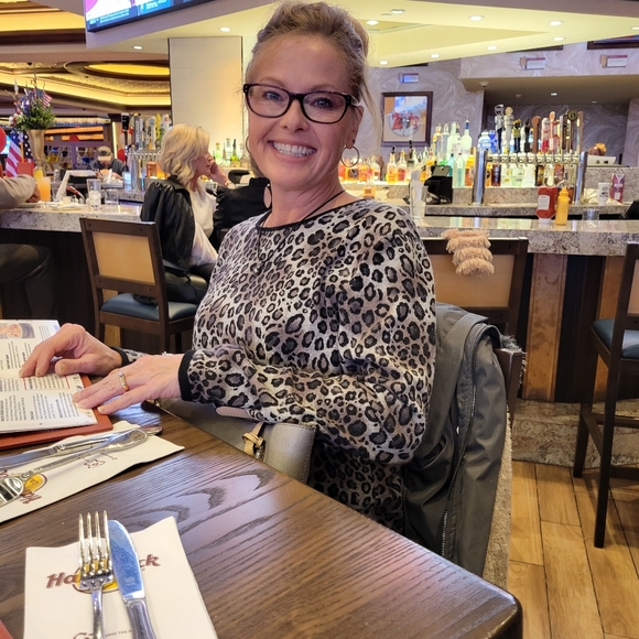 Meet your Posher, Christie - Picture 3 of 8